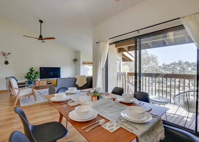 Pet-Friendly La Mesa Townhome 15 Mi To San Diego!