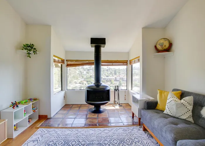 Pet-Friendly La Mesa Townhome 15 Mi To San Diego!