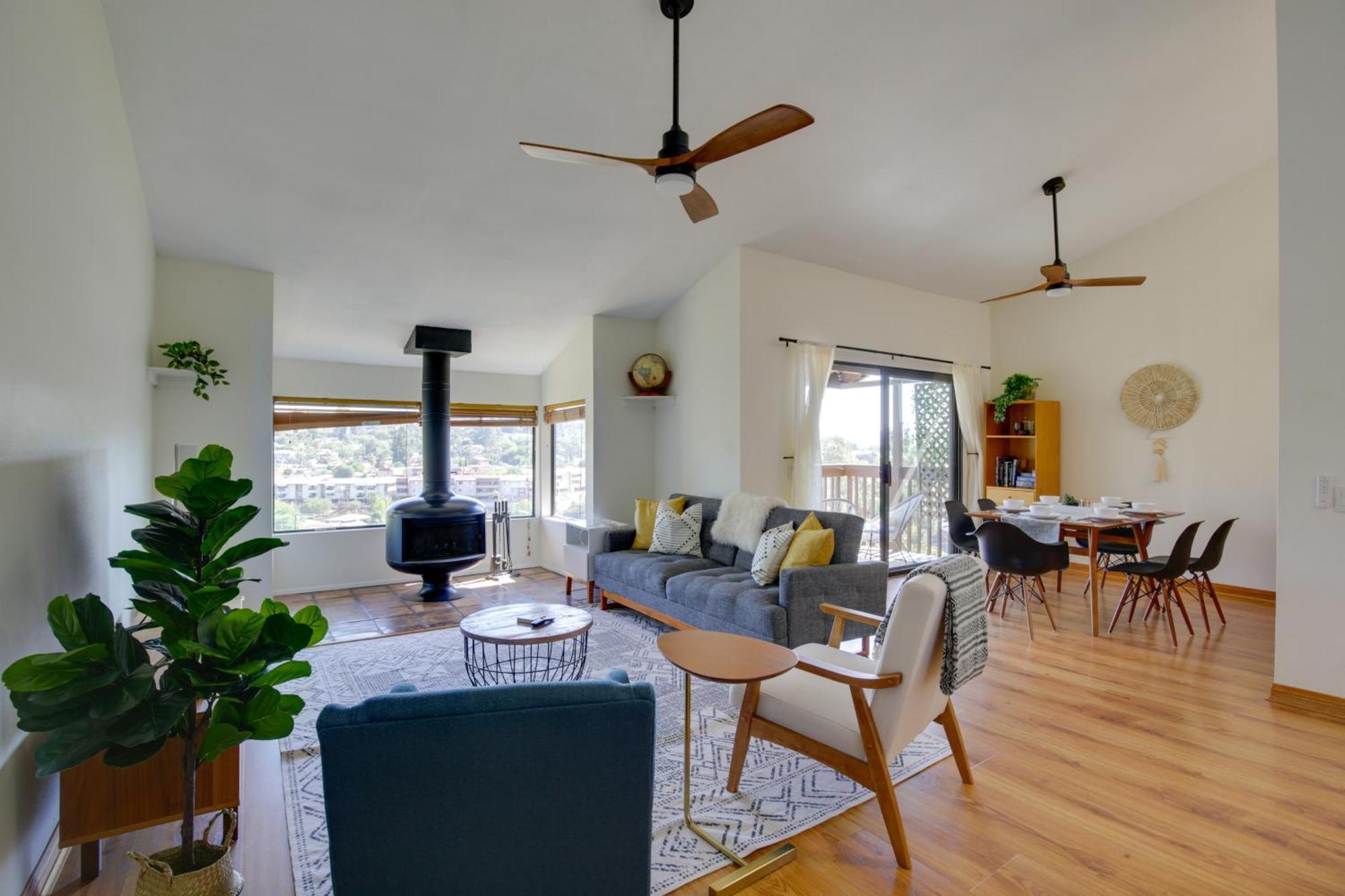Pet-friendly Townhome 15 Mi To San Diego!