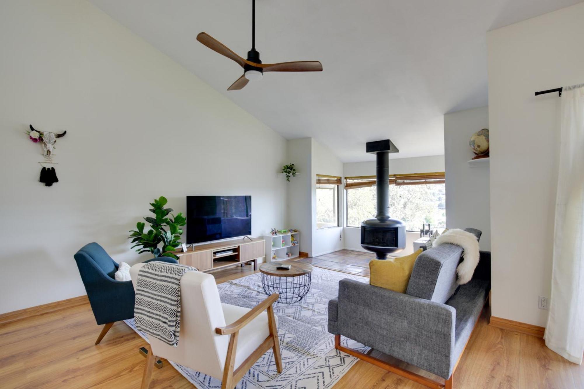 Pet-friendly Townhome 15 Mi To San Diego! Holiday home *