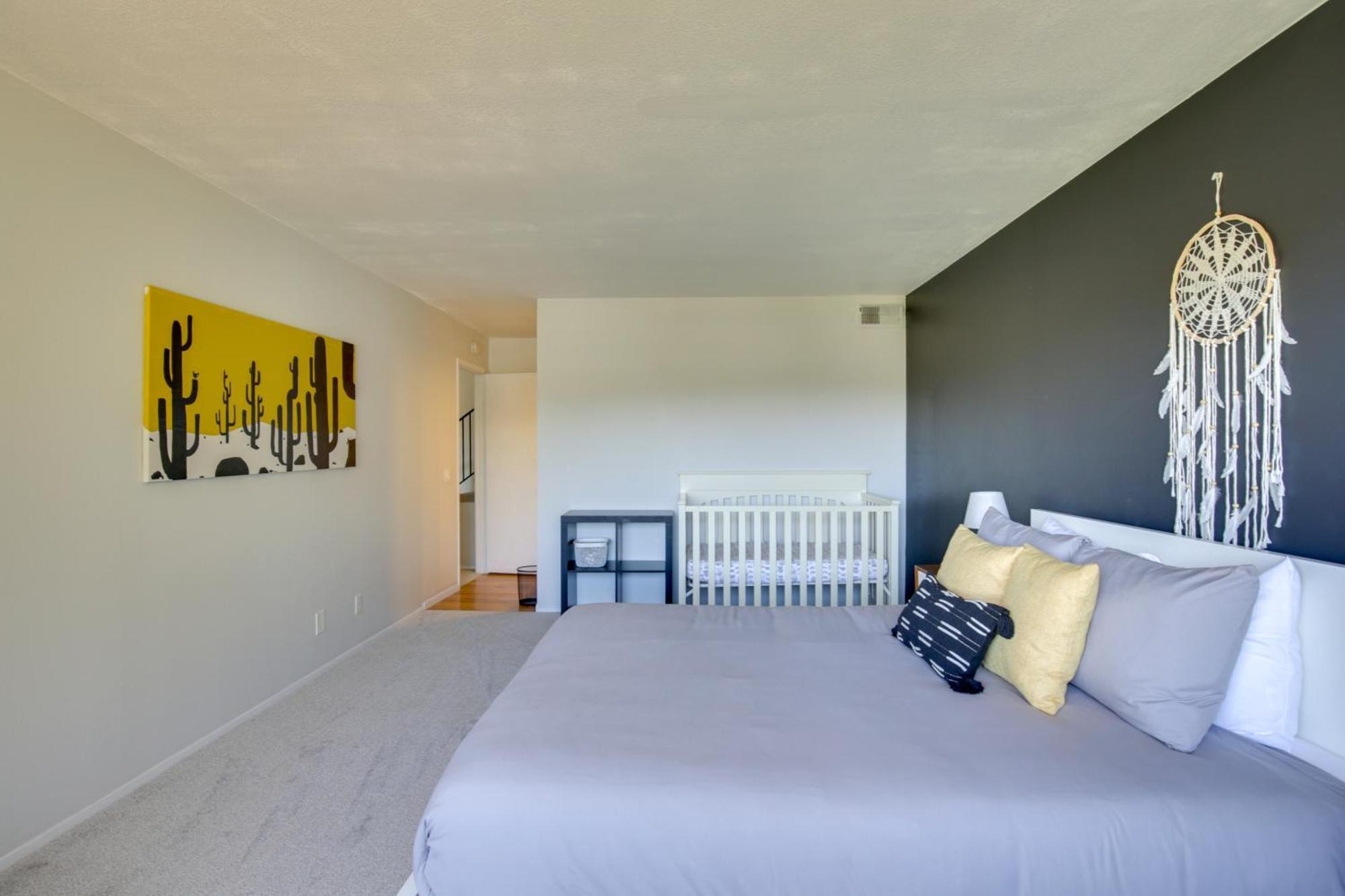 Pet-friendly Townhome 15 Mi To San Diego! Holiday home *