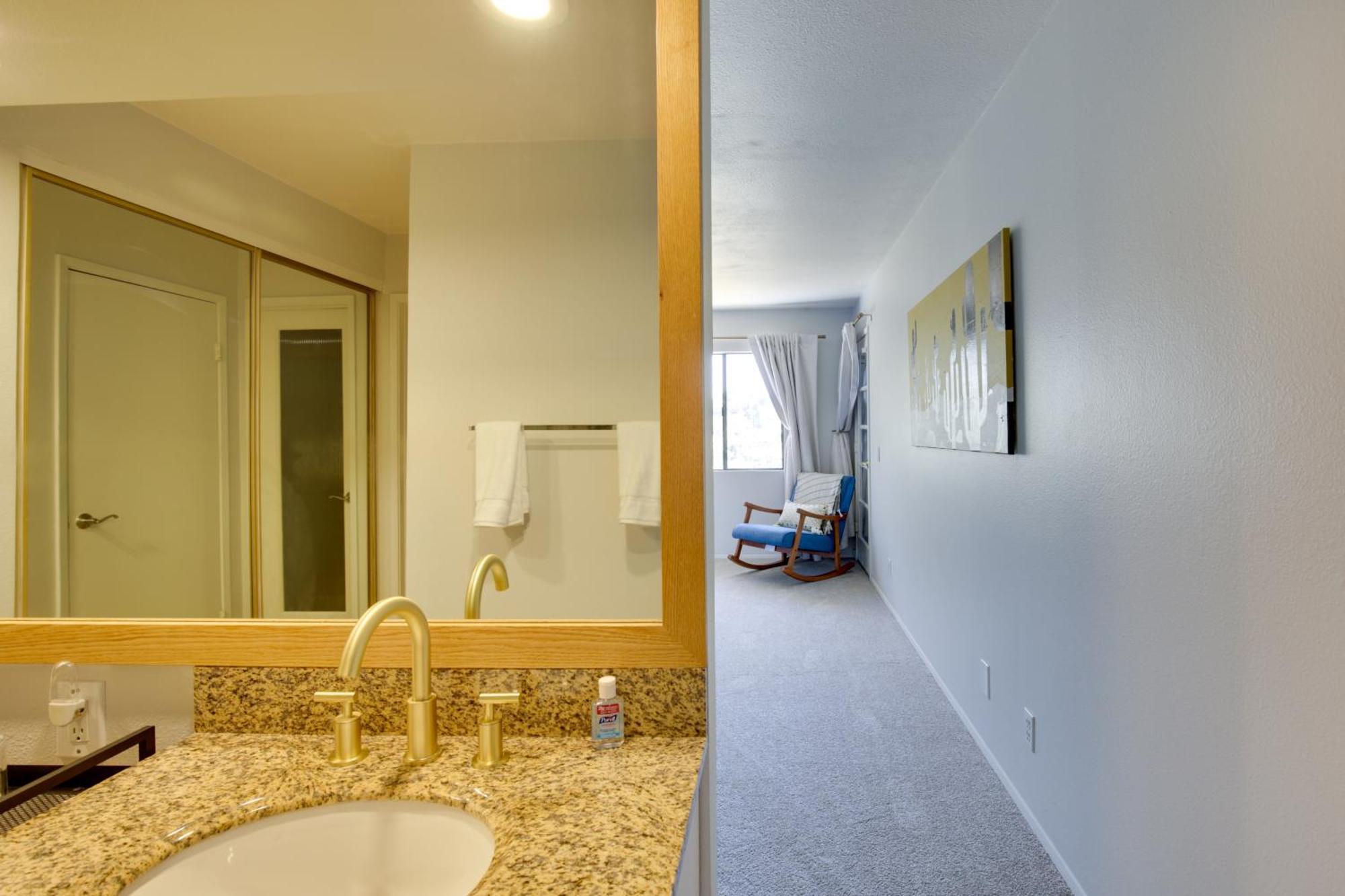 Pet-friendly Townhome 15 Mi To San Diego! Holiday home La Mesa