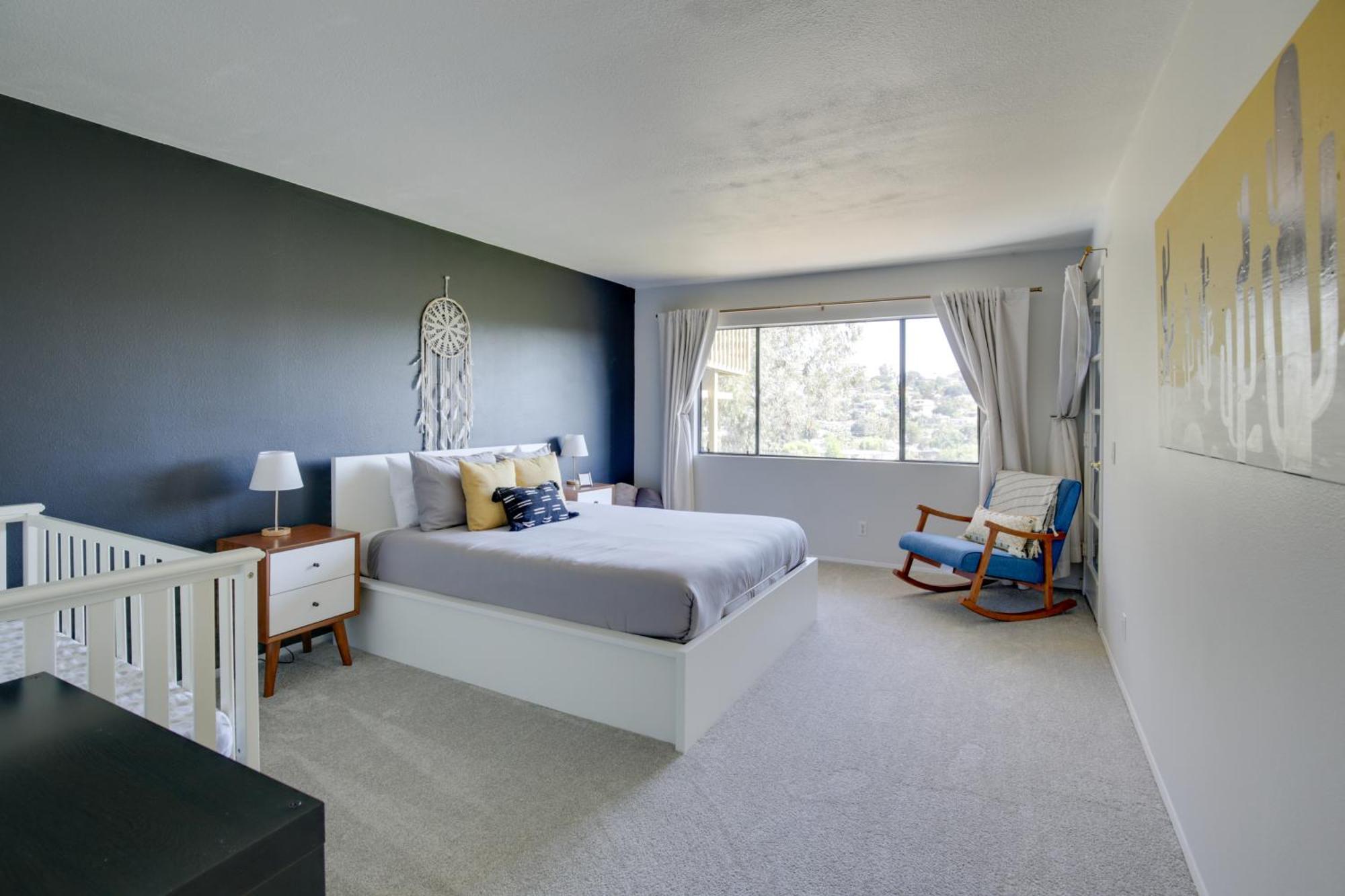 Pet-friendly Townhome 15 Mi To San Diego! Holiday home